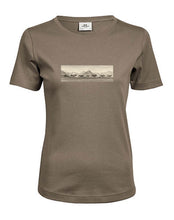 Lade das Bild in den Galerie-Viewer, Herde bei Oberstdorf - Bio-Baumwolle Damen T-Shirt