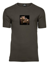 Lade das Bild in den Galerie-Viewer, Schmusende Kühe - Bio-Baumwolle Herren T-Shirt
