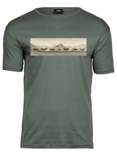 Lade das Bild in den Galerie-Viewer, Herde Bei Oberstdorf - Bio-Baumwolle Herren T-Shirt