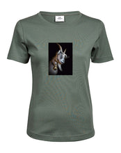 Lade das Bild in den Galerie-Viewer, Ziege Elias - Bio-Baumwolle Damen T-Shirt