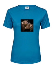 Lade das Bild in den Galerie-Viewer, Schmusende Kühe - Bio-Baumwolle Damen T-Shirt
