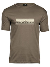 Lade das Bild in den Galerie-Viewer, Herde Bei Oberstdorf - Bio-Baumwolle Herren T-Shirt
