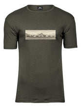 Lade das Bild in den Galerie-Viewer, Herde Bei Oberstdorf - Bio-Baumwolle Herren T-Shirt

