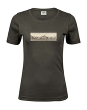 Lade das Bild in den Galerie-Viewer, Herde bei Oberstdorf - Bio-Baumwolle Damen T-Shirt
