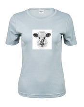 Lade das Bild in den Galerie-Viewer, Portrait Jaqueline - Bio-Baumwolle Damen T-Shirt
