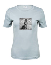 Lade das Bild in den Galerie-Viewer, Junge Kuh - Bio-Baumwolle Damen T-Shirt

