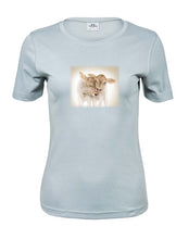 Lade das Bild in den Galerie-Viewer, Kälble Zwillingspaar - Bio-Baumwolle Damen T-Shirt
