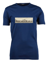 Lade das Bild in den Galerie-Viewer, Herde Bei Oberstdorf - Bio-Baumwolle Herren T-Shirt
