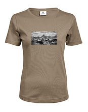 Lade das Bild in den Galerie-Viewer, Hochvogel - Bio-Baumwolle Damen T-Shirt

