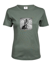 Lade das Bild in den Galerie-Viewer, Junge Kuh - Bio-Baumwolle Damen T-Shirt
