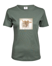 Lade das Bild in den Galerie-Viewer, Kälble Zwillingspaar - Bio-Baumwolle Damen T-Shirt
