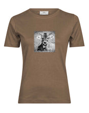 Lade das Bild in den Galerie-Viewer, Junge Kuh - Bio-Baumwolle Damen T-Shirt

